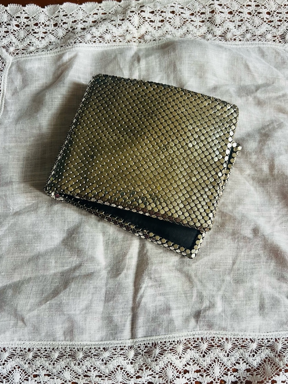 Vintage Whiting & Davis Metal Mesh Bi-Fold Wallet Gold Tone Evening Coin Purse